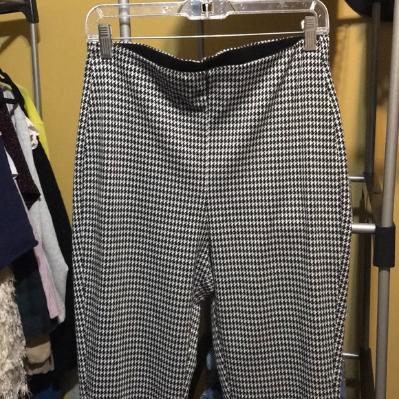 White and black printed high waisted pants - Picture 3 of 6